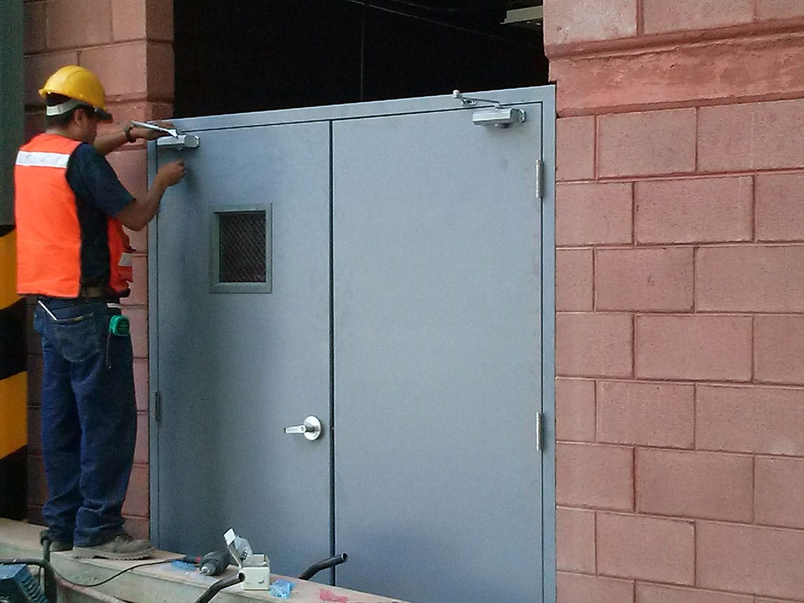 Instalación de Puerta de Emergancia Dockman